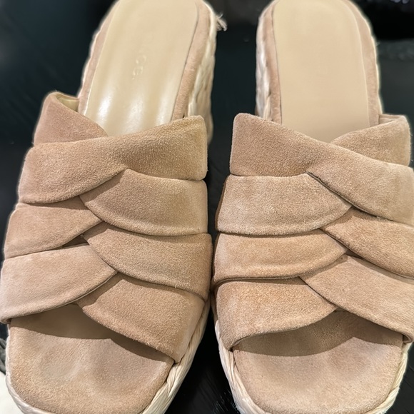 Vince Gilian Suede Wedge Sandal with added rubber soles. Very good condition. - Picture 12 of 12